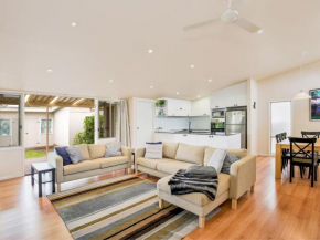 The Deckhouse I Pet Friendly I 2 Mins to Beach, Culburra Beach